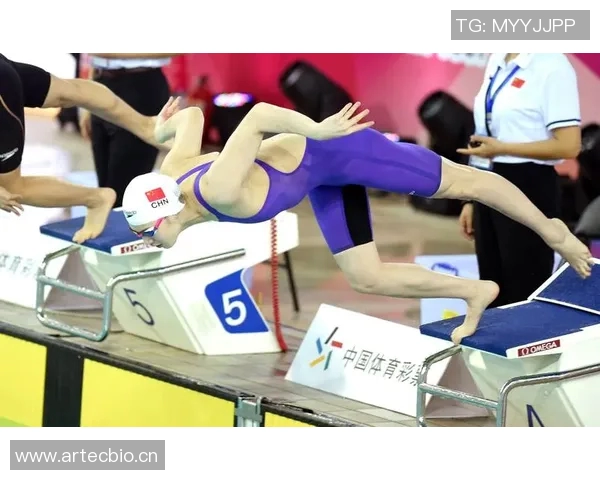 蝶泳带来的全身锻炼与健康益处，提升体力增强心肺功能